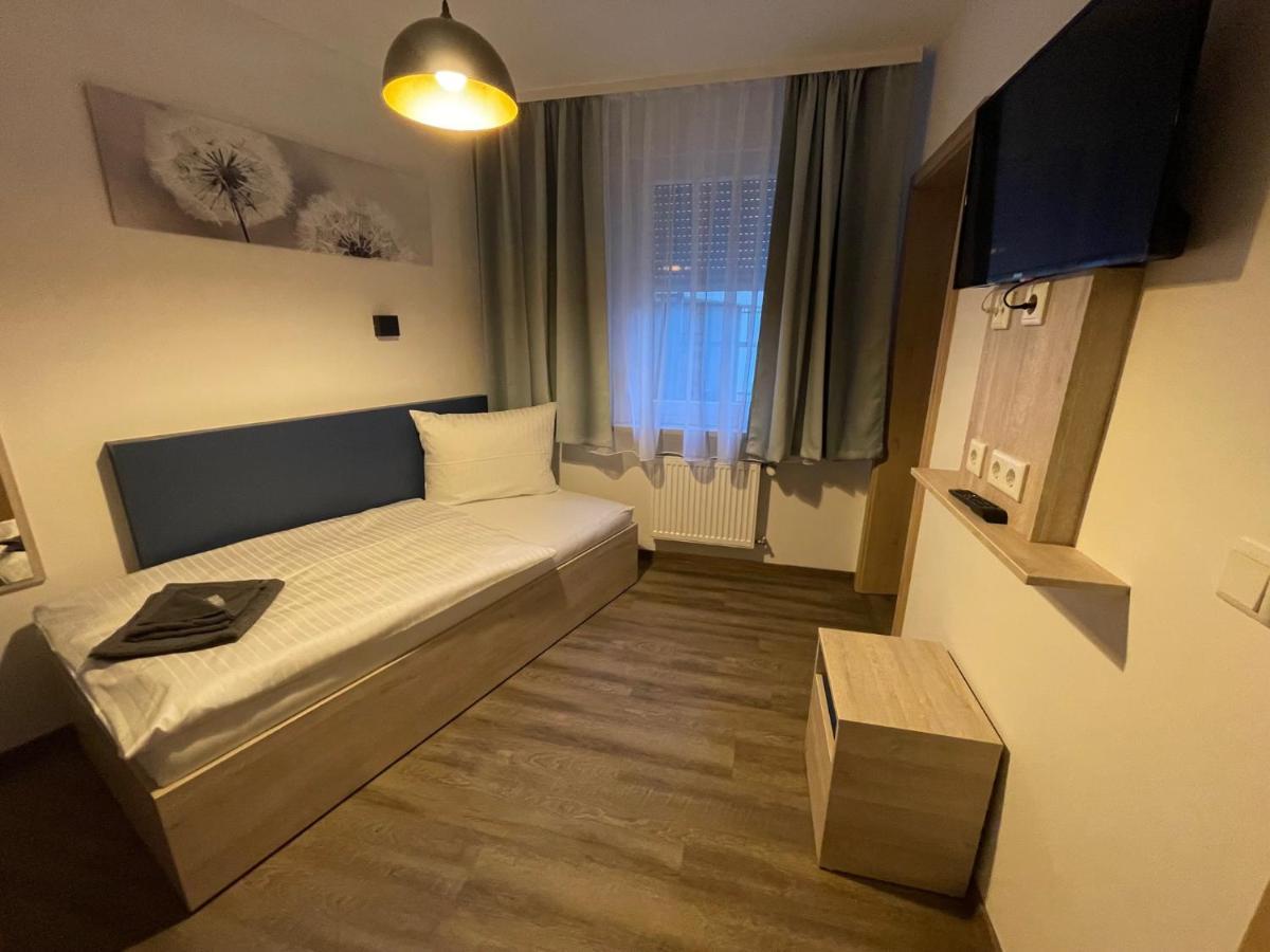 Hotel Hbf 3*